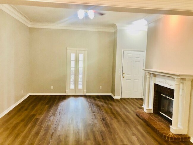 Foto del edificio - $500 OFF FIRST MONTHS RENT-STOCKWELL PLACE...