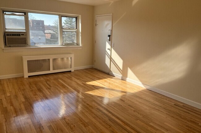 Foto del edificio - 2430 8th St