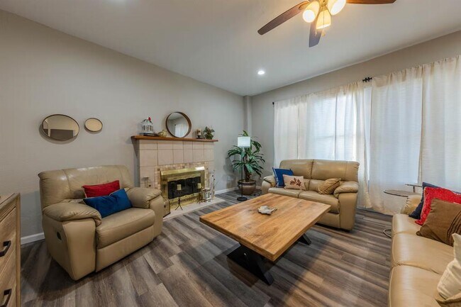 Foto del edificio - 1212 N Main St