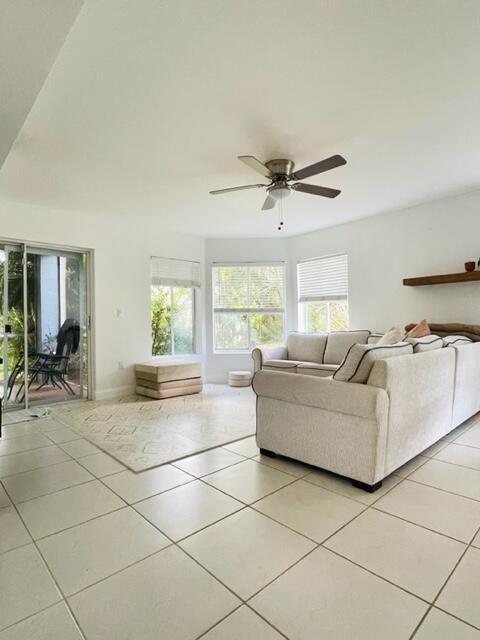 Building Photo - 815 Boynton Beach Blvd