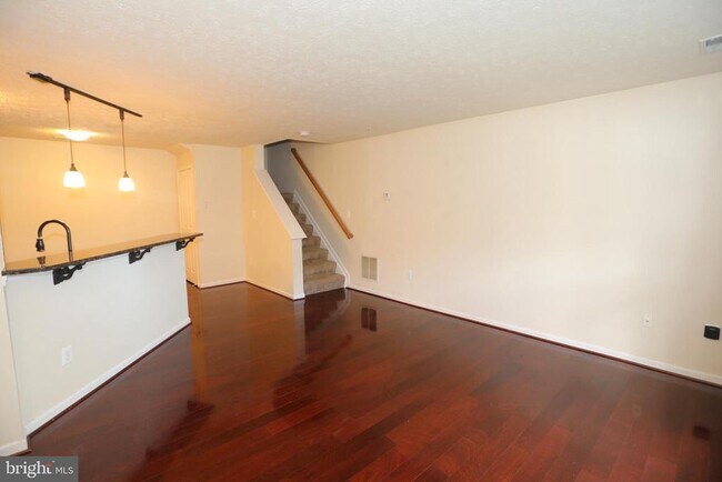 Foto del edificio - 1822 Triple Feather Rd