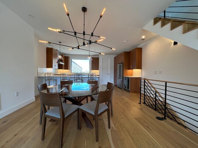 Building Photo - Sunny and Spacious Boulder Townhome - Luxu...