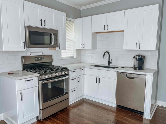 Foto del edificio - 323 Woodland Ave