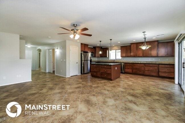 Building Photo - 1600 E Leaf Rd