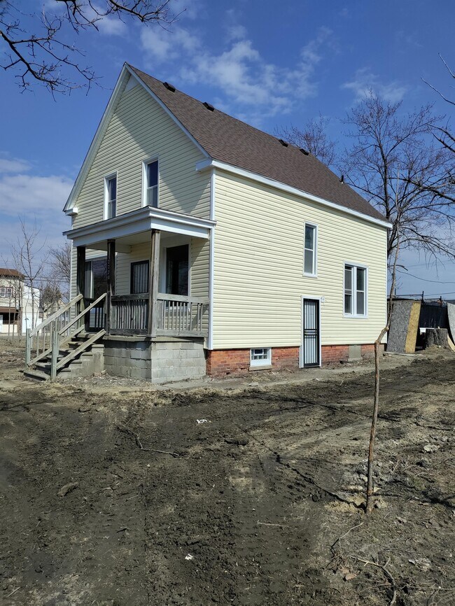 Building Photo - 2720 McClellan Ave