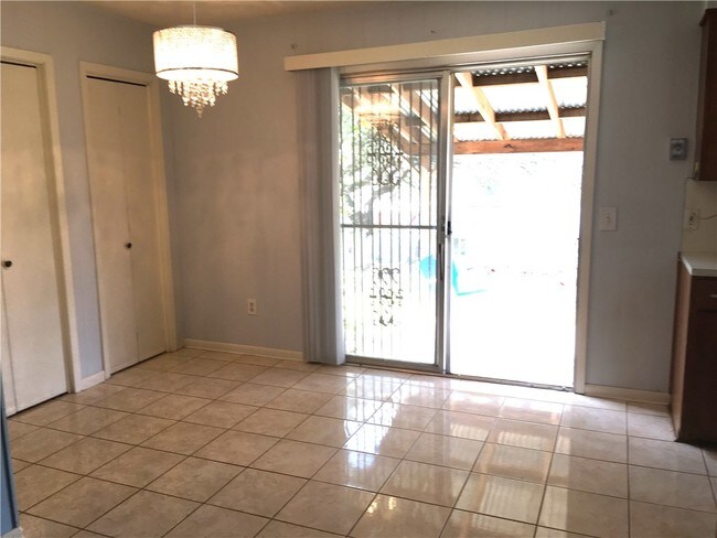 Foto del edificio - 11702 Pollyanna Ave