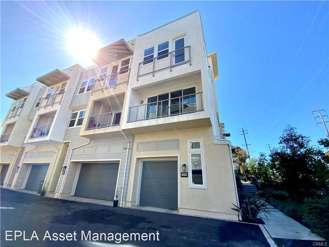 Primary Photo - 3 br, 3 bath House - 526 E. Imperial Ave.