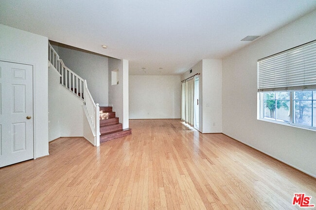 Building Photo - 915 Somerville