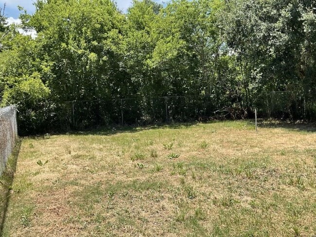 Building Photo - 318 10th St