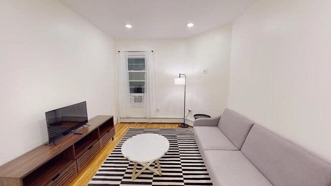 Building Photo - 21 Rossmore St