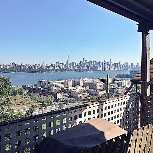 Otro - 118 Pine St