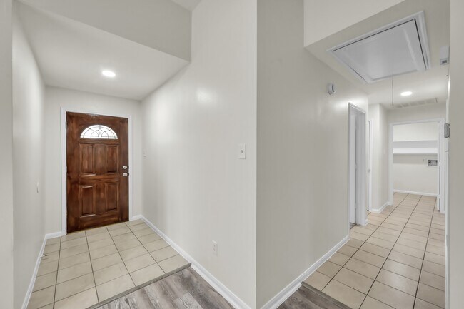 Building Photo - 28715 Fox Lynn Dr