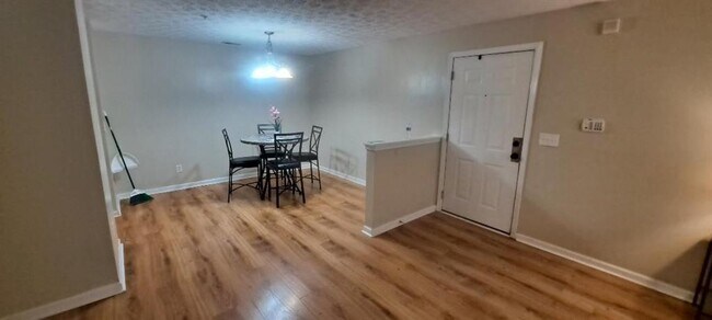 Foto del edificio - 8304 Fairington Ridge Cir