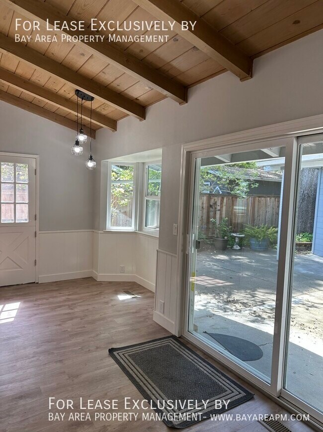 Foto del edificio - 2498 Edith Ave