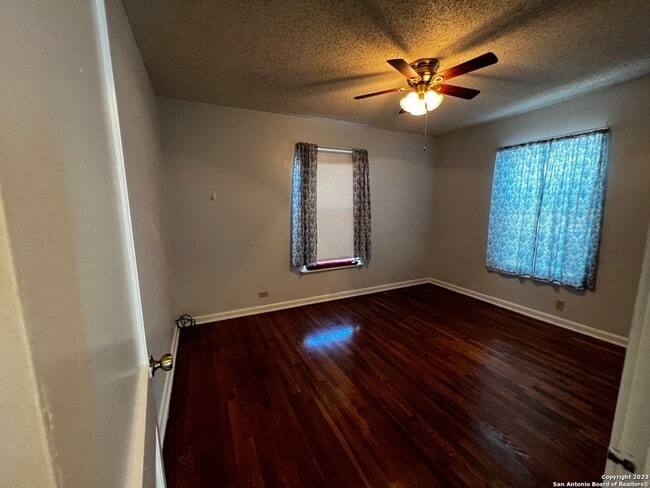 Building Photo - 726 John Adams Dr