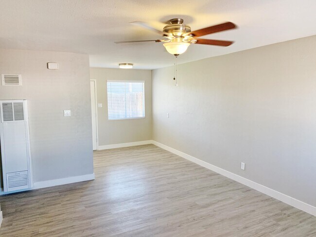 Foto del edificio - 2241 W Campbell Ave