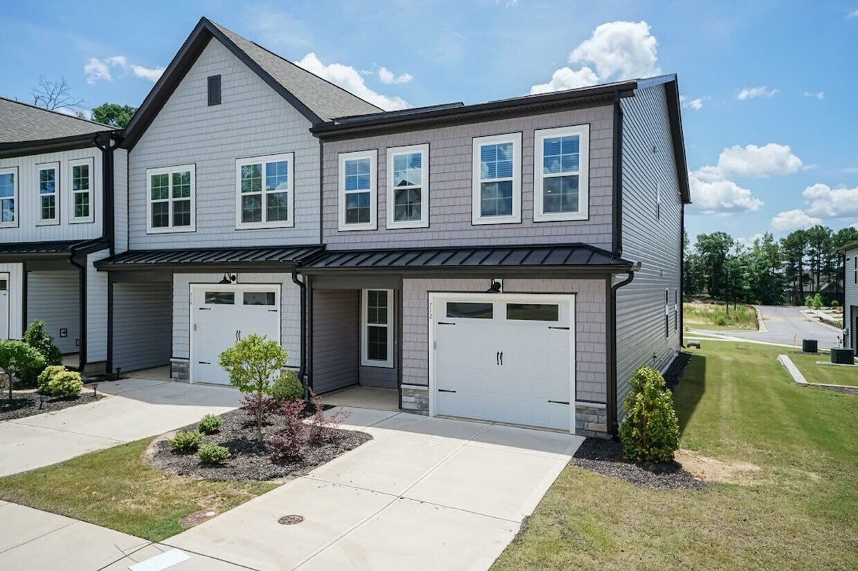 Foto principal - Brand New Corner Townhome in Rolesville!
