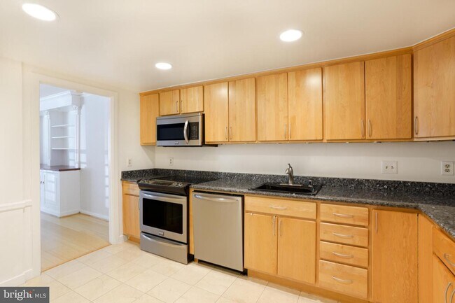 Building Photo - 1099 22nd St NW