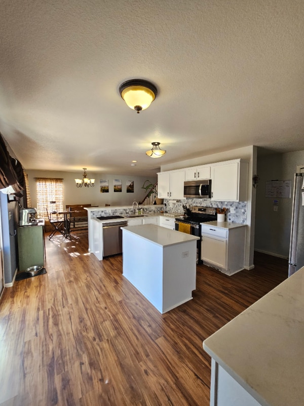 Foto del edificio - 9585 Castle Oaks Dr