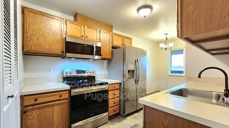 Primary Photo - 3207 Colby Ave