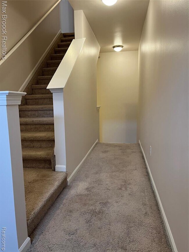 Building Photo - 3255 Camden Dr