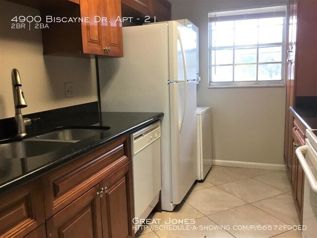 Building Photo - 4900 Biscayne Dr