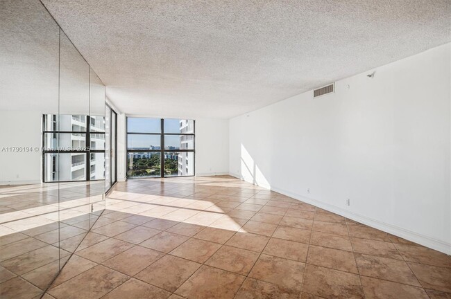 Building Photo - 20355 NE 34th Ct