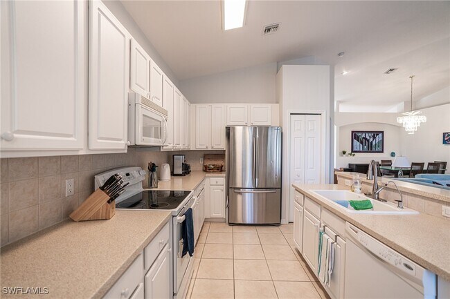 Foto del edificio - 13841 Lake Mahogany Blvd