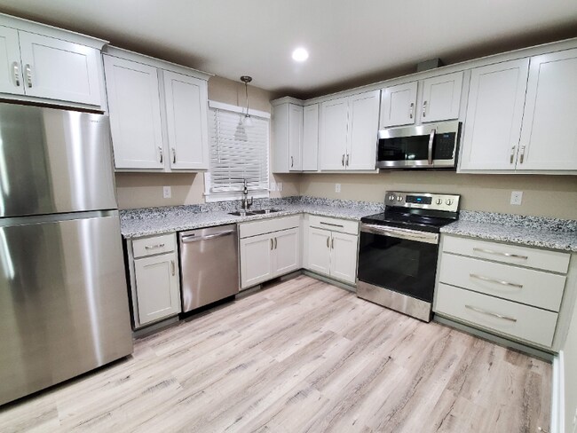 Building Photo - 83 E Boxley Dr