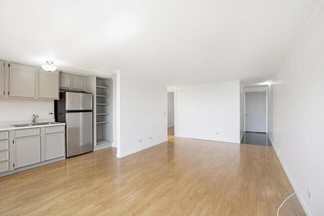 Building Photo - 1541 Dominis St