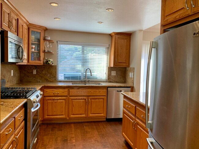 Foto del edificio - 3240 Peppermint St