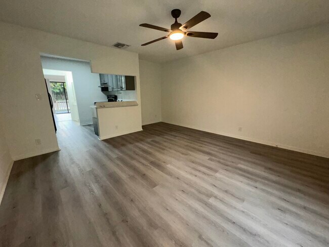 Foto del edificio - 4120 Maine St