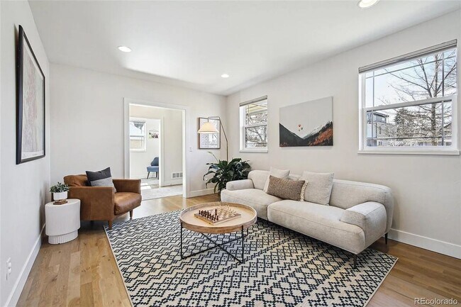 Foto del edificio - Spacious 4BR House in Sloan's Lake!