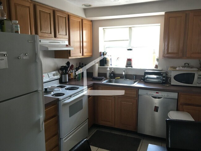 Building Photo - Cozy Brighton 2 Bed