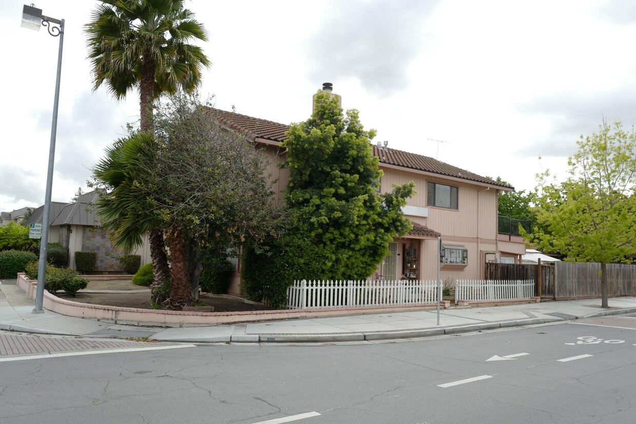 Primary Photo - 405 S Murphy Ave
