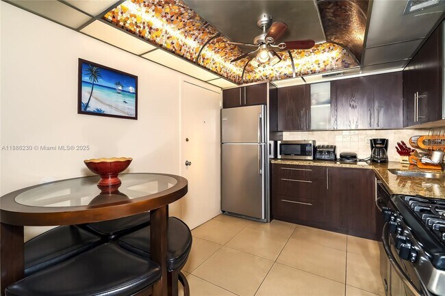 Foto del edificio - 2030 S Ocean Dr