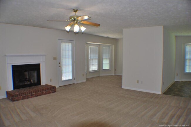 Foto del edificio - 5786 Bear Creek Cir