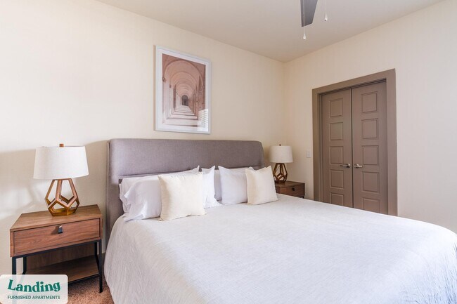 Foto del edificio - 300 Enclave Dr