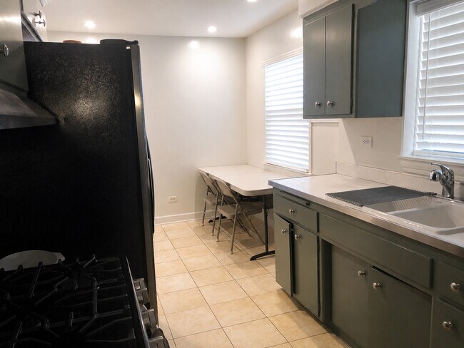 Foto del edificio - 7217 W Fitch Ave