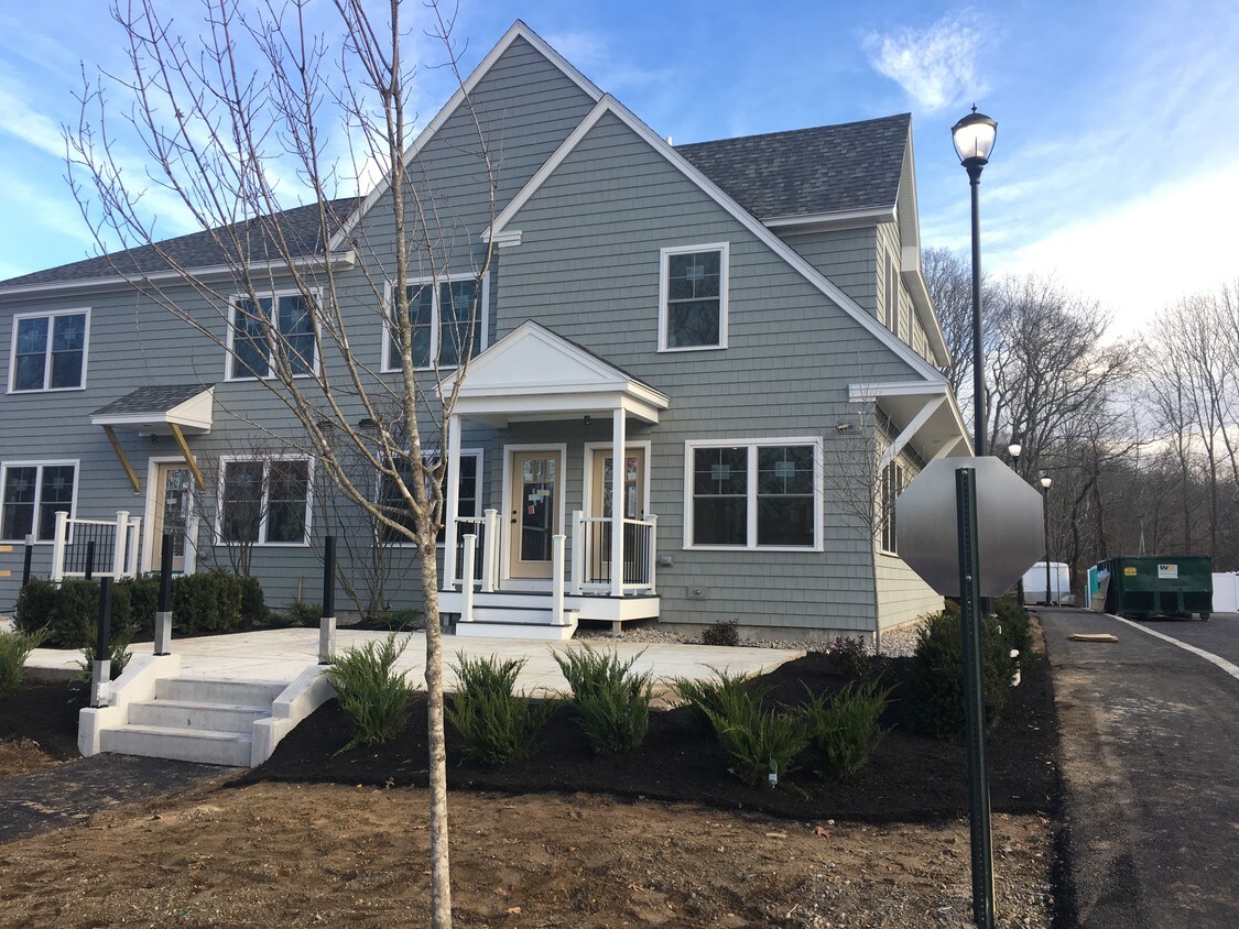 8 Hill Way, Cape Elizabeth, ME 04107 Townhome Rentals in Cape