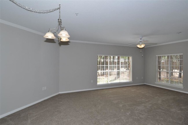 Building Photo - 2803 Kings Crossing Dr