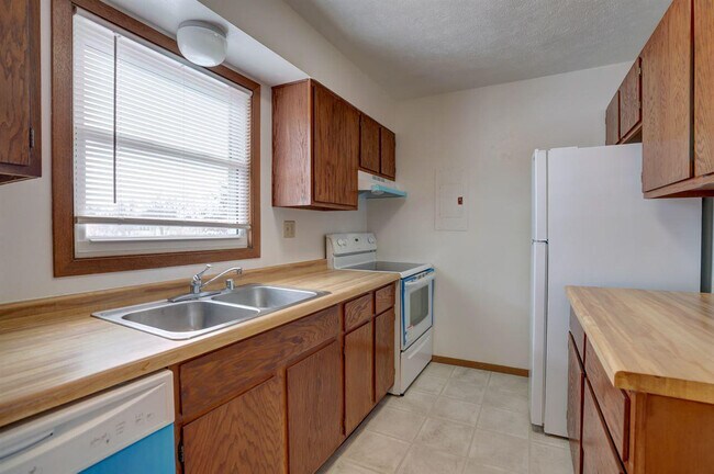 Foto del edificio - 235 Broadway Dr