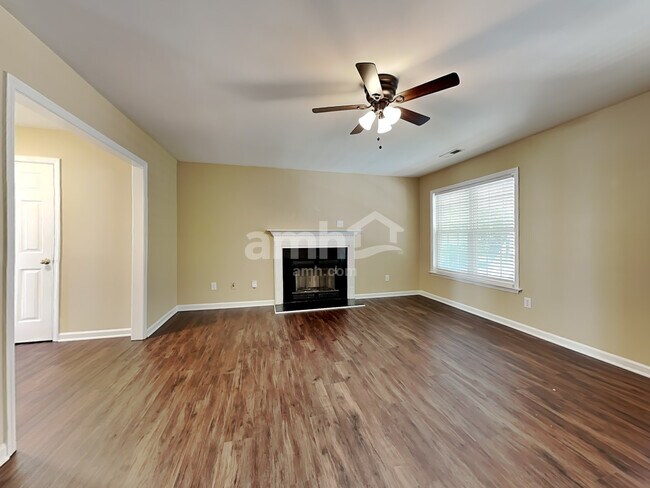 Foto del edificio - 1621 Harper Spring Drive