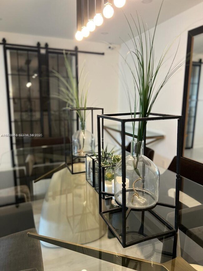 Foto del edificio - 10150 Collins Ave