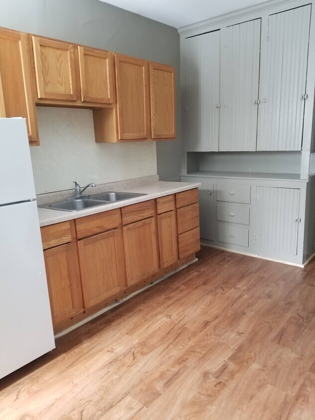 sótano terminado - 609 W Cottonwood St