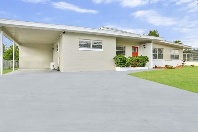 Building Photo - 2412 Martinwood Dr