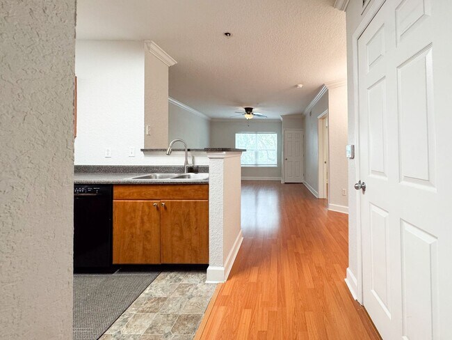 Foto del edificio - The Grande Downtown - Spacious 1 Bedroom Corner Unit AVAILABLE NOW!