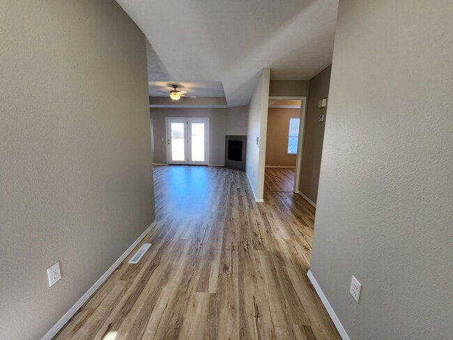 Building Photo - Spacious 2-Bedroom, 2-Bathroom Home AVAILABLE NOW!!