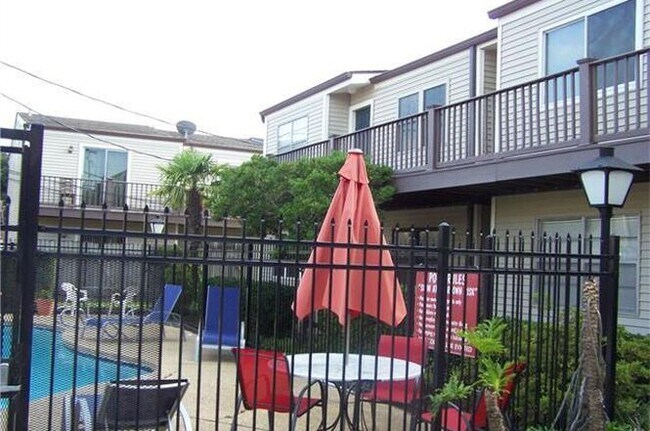 Building Photo - 1020 Saint Julien Dr