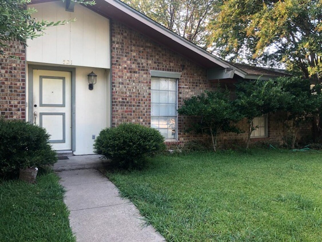 Primary Photo - Newly remodeled move in ready!
